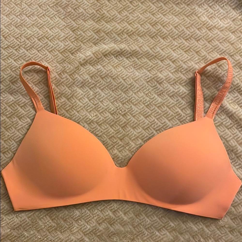 Victoria Secret wireless 34 DD lightly lined Demi bra.